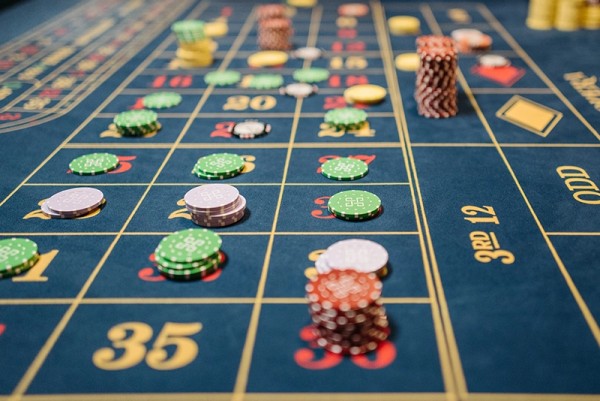 Casino en ligne ou casino terrestre : quel type d'établissement choisir ?